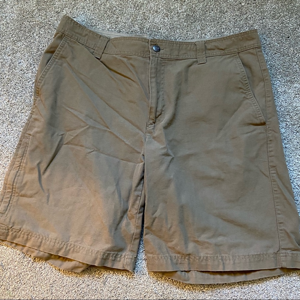 columbia tan chino shorts - size 38